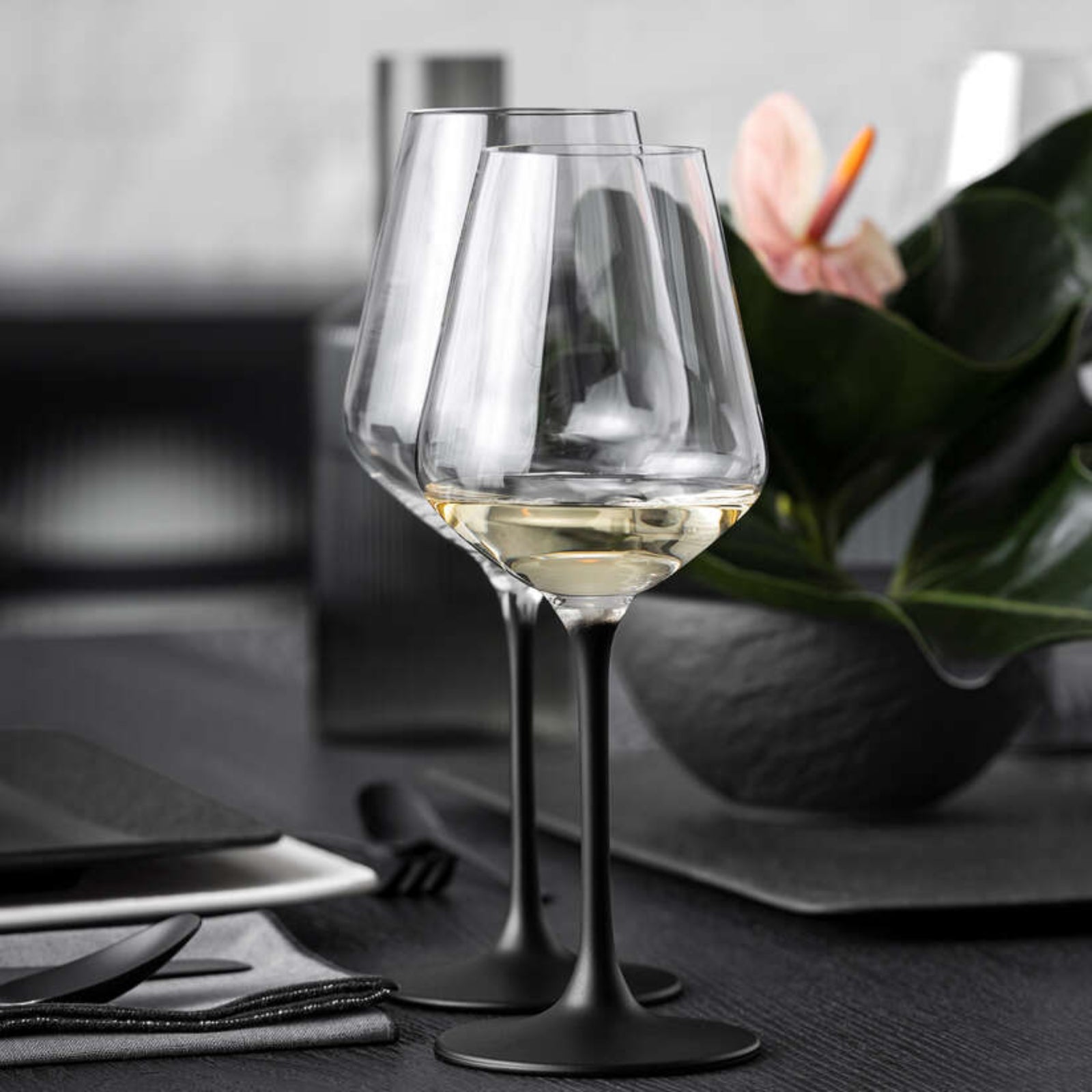 Villeroy & Boch Set Of 4 Black Red Wine Glasses - Red Wine Goblet 4Pk Black Sterling Home 1