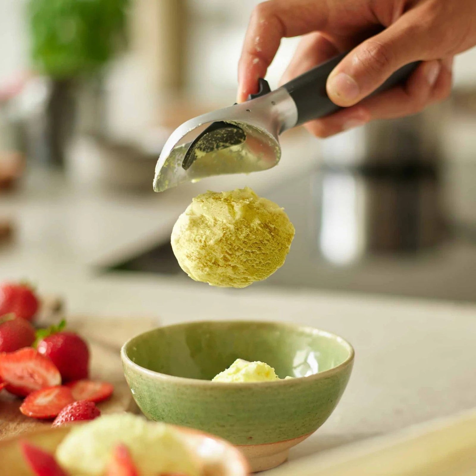 Joseph Joseph Elevate Icecream Scoop - Elevate Ice-Cream Scoop Grey Sterling Home 1