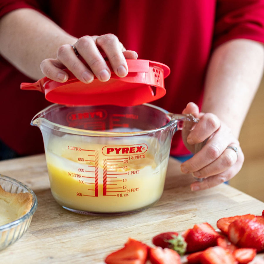 Pyrex Jug With Lid 1.0L Sterling Home 1