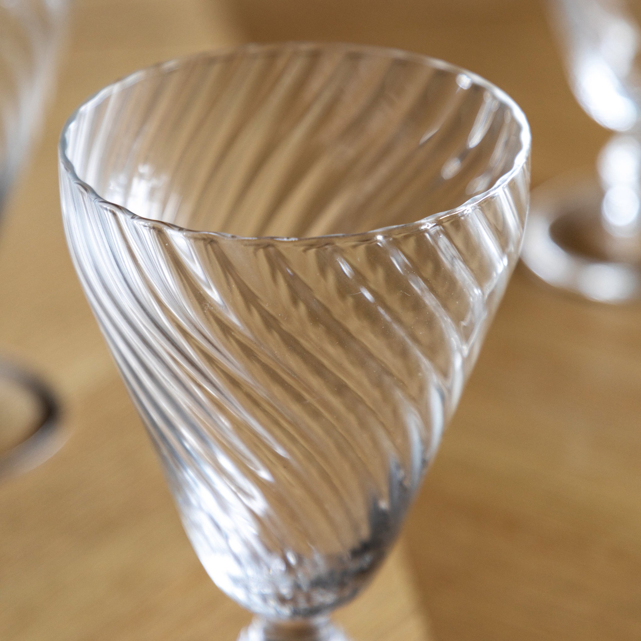 Clear Swirl Wine Glass Set Of 4 - DHD Swirl Wine Glass Clear 4Pk Sterling Home 2