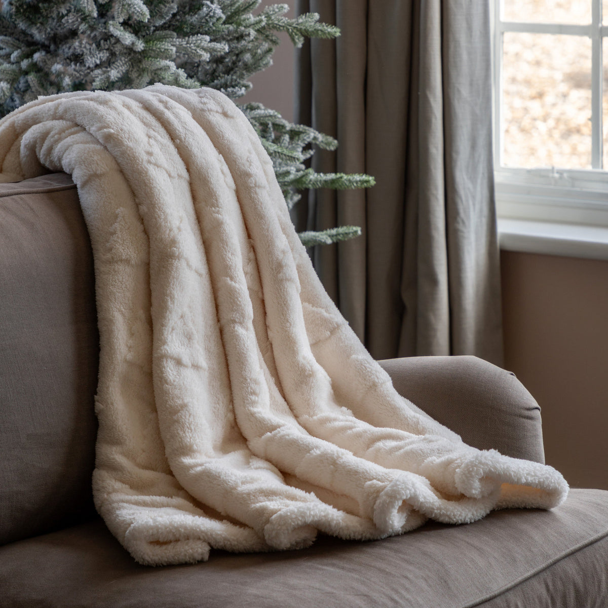 Fluffy White Christmas Tree Throw - GD Fluffy Xmas Tree White Throw Sterling Home 1