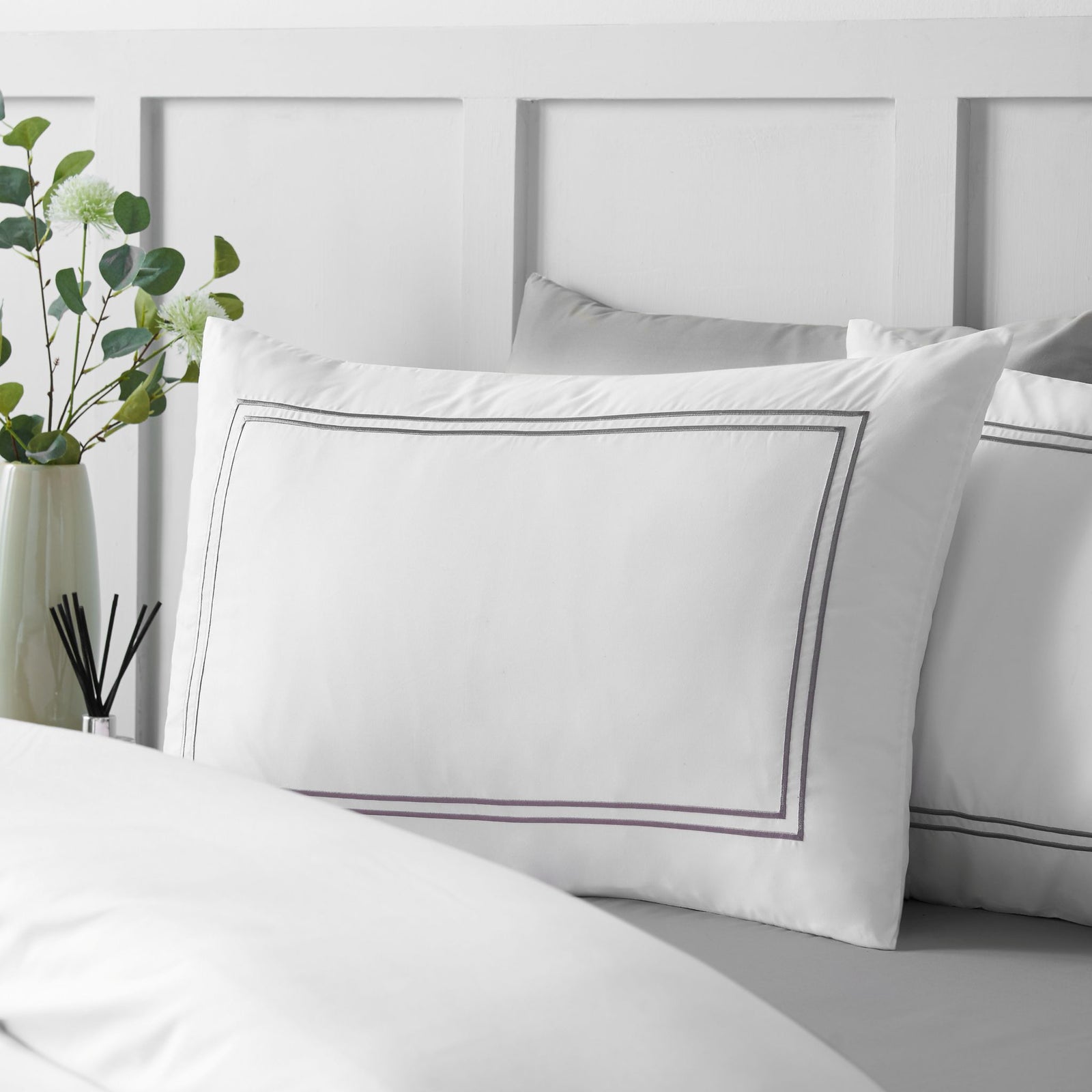 Catherine Lansfield So Soft Mono Satin Stich White Duvet Set - So Soft Mono Satin Stich White Duvet Set King Sterling Home 2