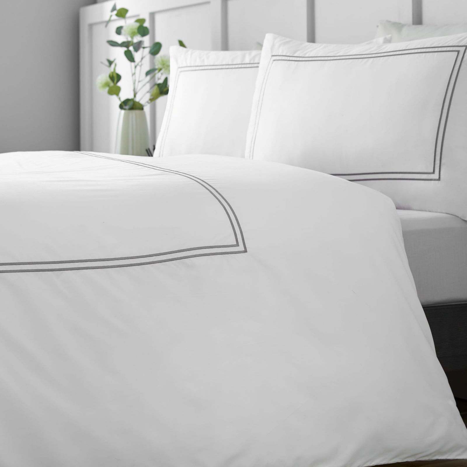 Catherine Lansfield So Soft Mono Satin Stich White Duvet Set - So Soft Mono Satin Stich White Duvet Set King Sterling Home 4