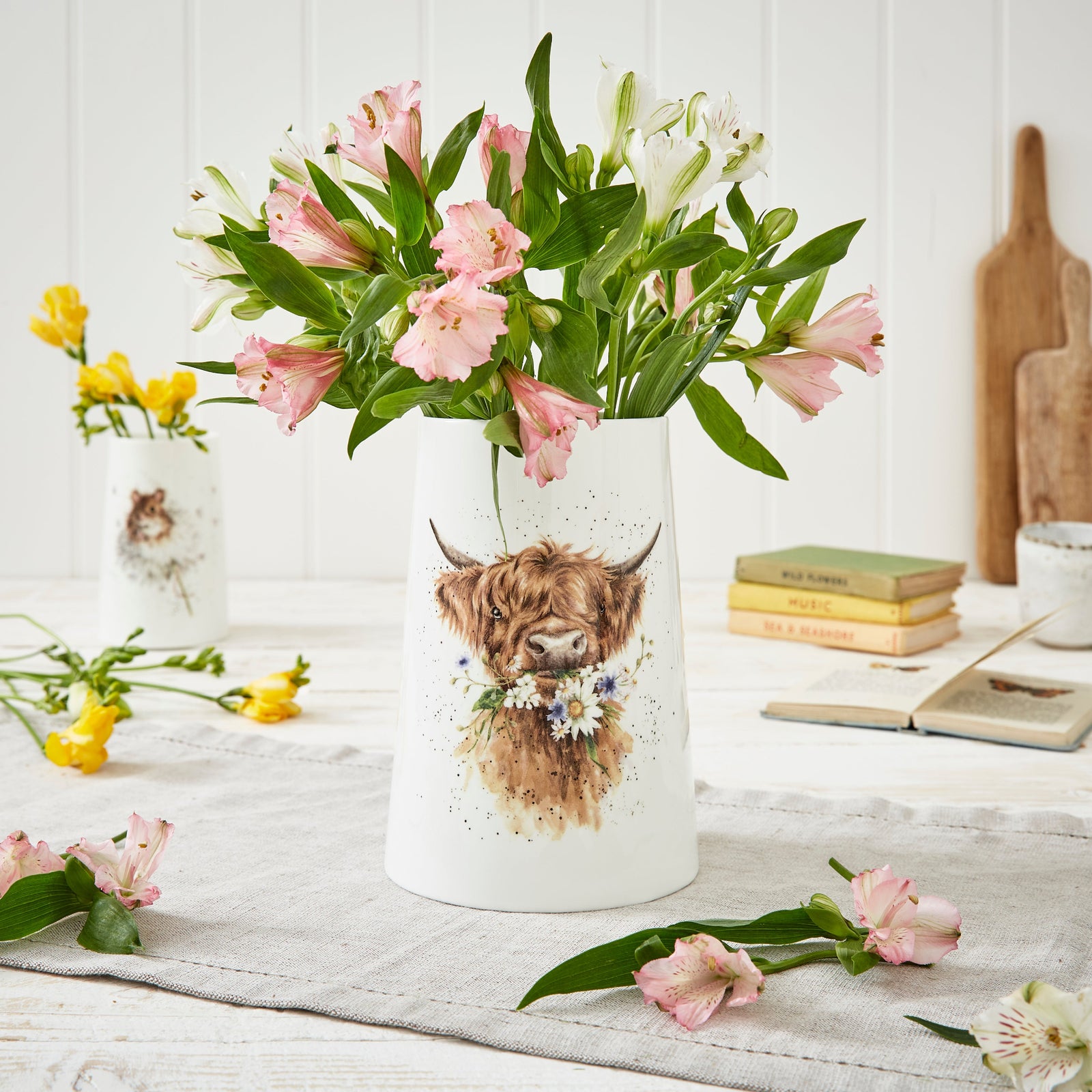 Wrendale Vase 20CM Daisy Coo Cow Sterling Home 1