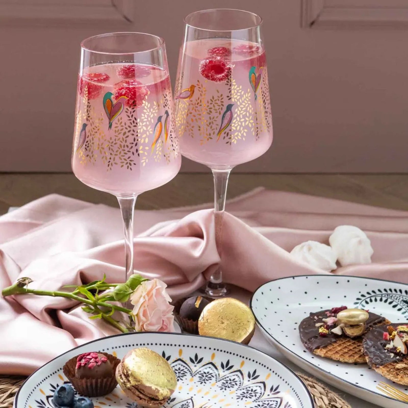 Sara Miller Chelsea Set Of 2 Wine Glasses - SM Chelsea Wine Glass Set of 2 Sterling Home 1