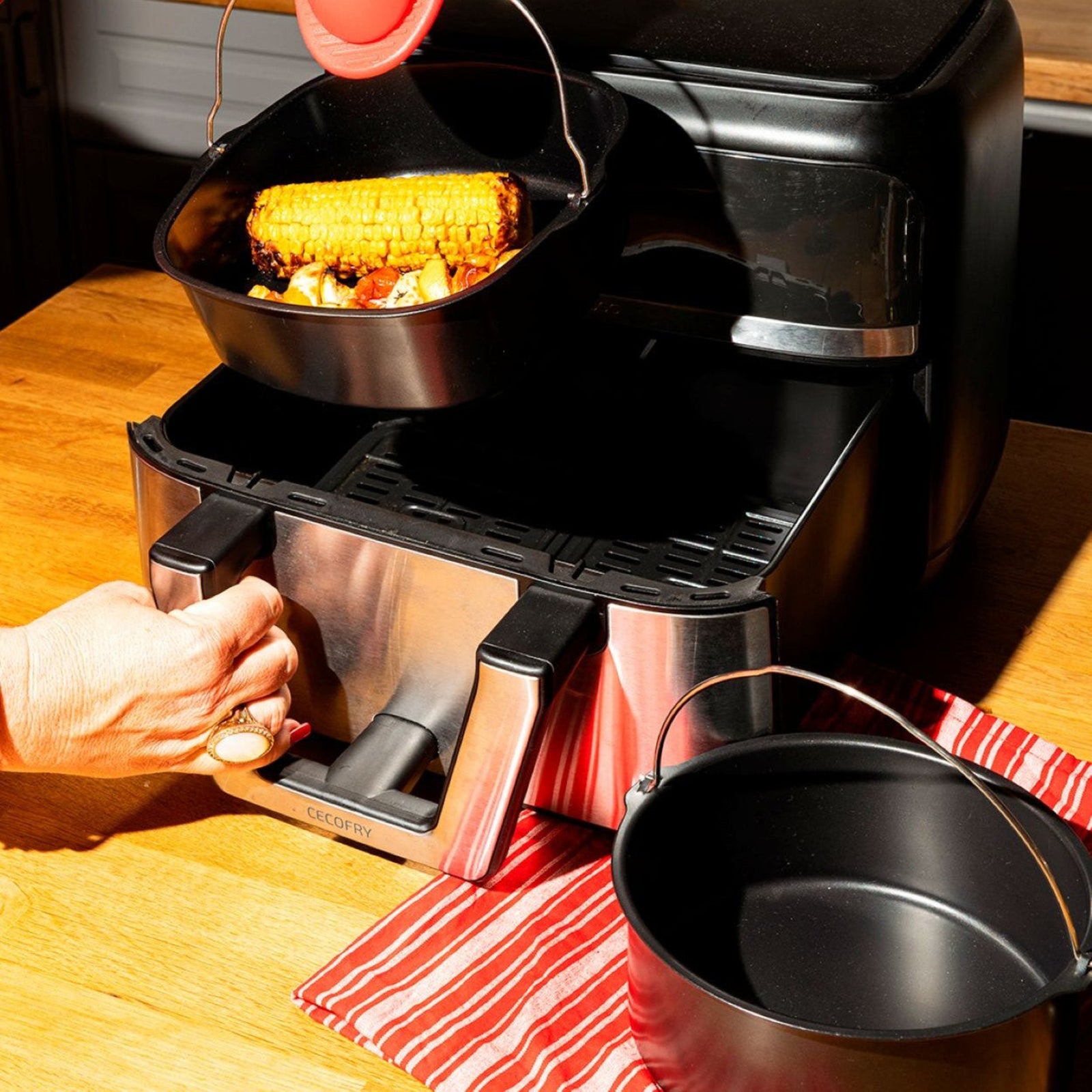 Pyrex Metal Sq Roaster& Handle Air Fryer - Pyrex Metal Sq Roaster& Handle Air Fryer Sterling Home 1