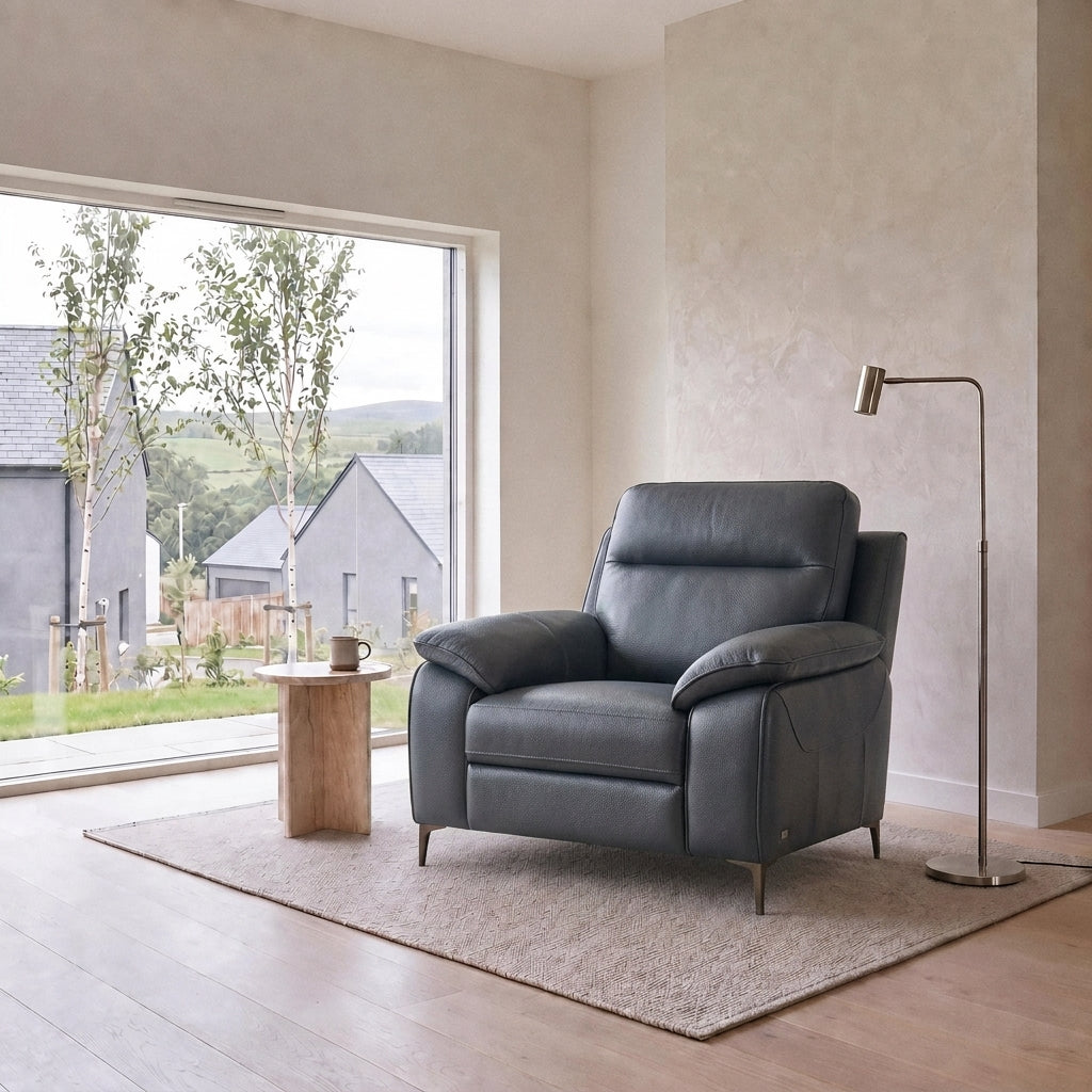 Nicoletti Vivaldi Armchair On Legs  - Chair on Legs CK Botero — Botero 2154 Nero, gallery image 1