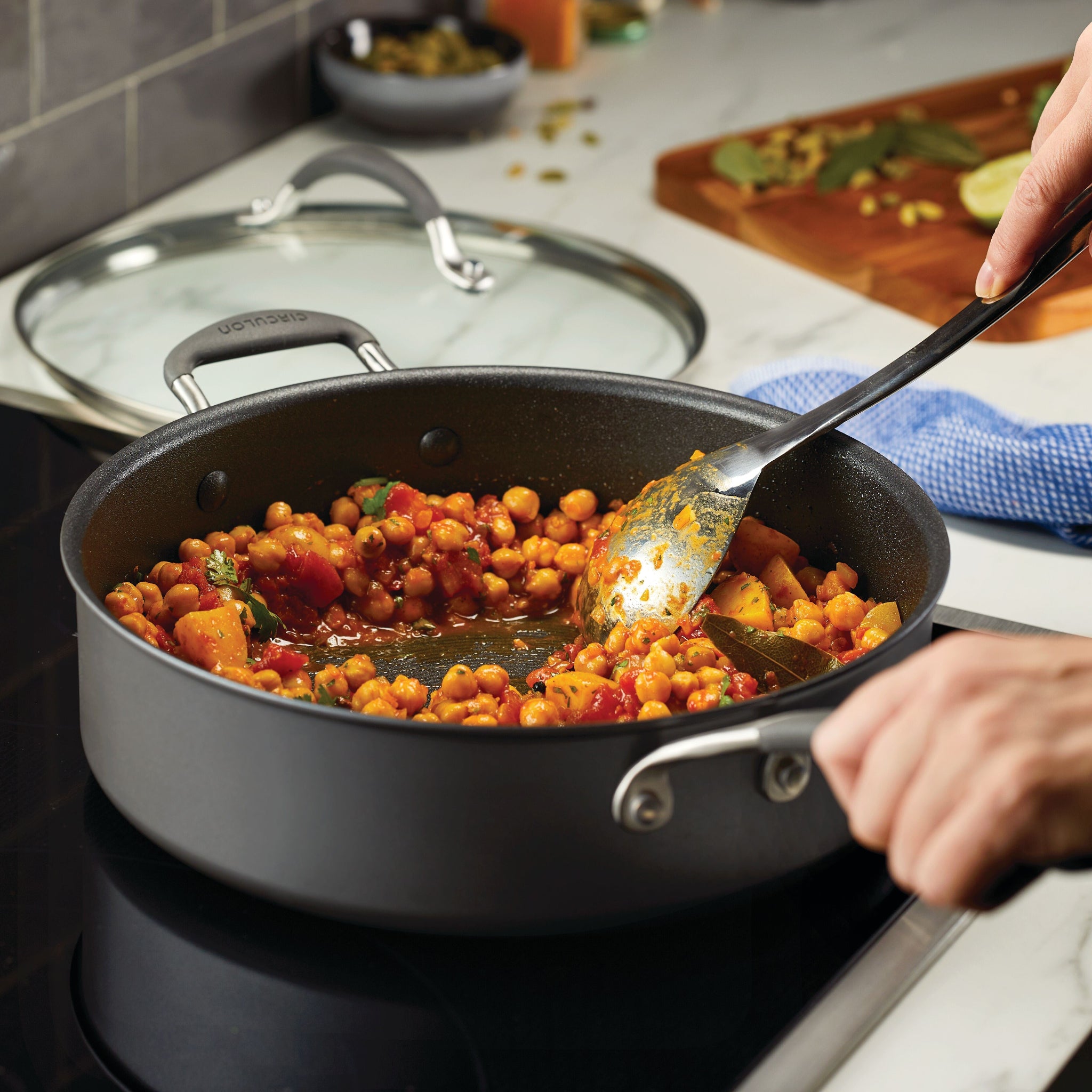 Circulon S Defense Saute 28CM 4.7L Sterling Home 1