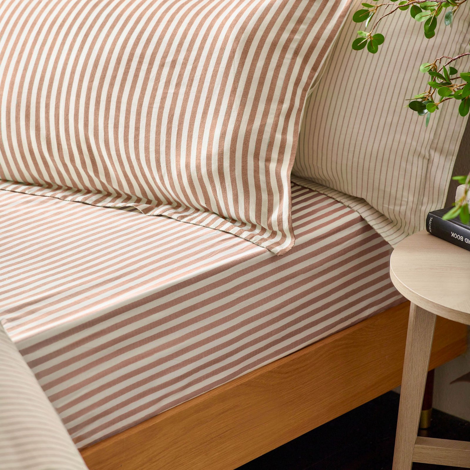 Hebden/Barton Brown Fitted Bed Sheet - Hebden/Barton Super King Fitted Sheet Pecan Sterling Home 1