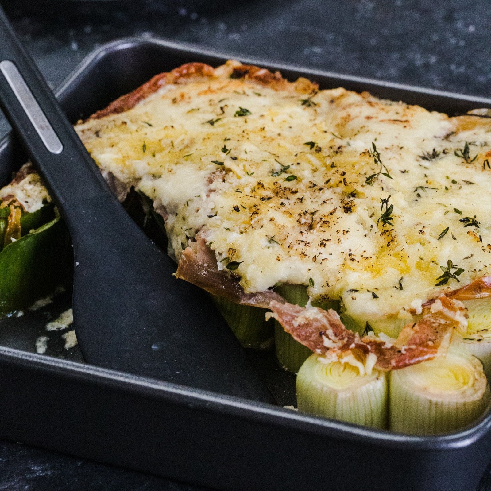 MasterClass Non-Stick Square Baking Tin 23CM - MasterClass Non-Stick Baking Pan 23X23CM Sterling Home 3