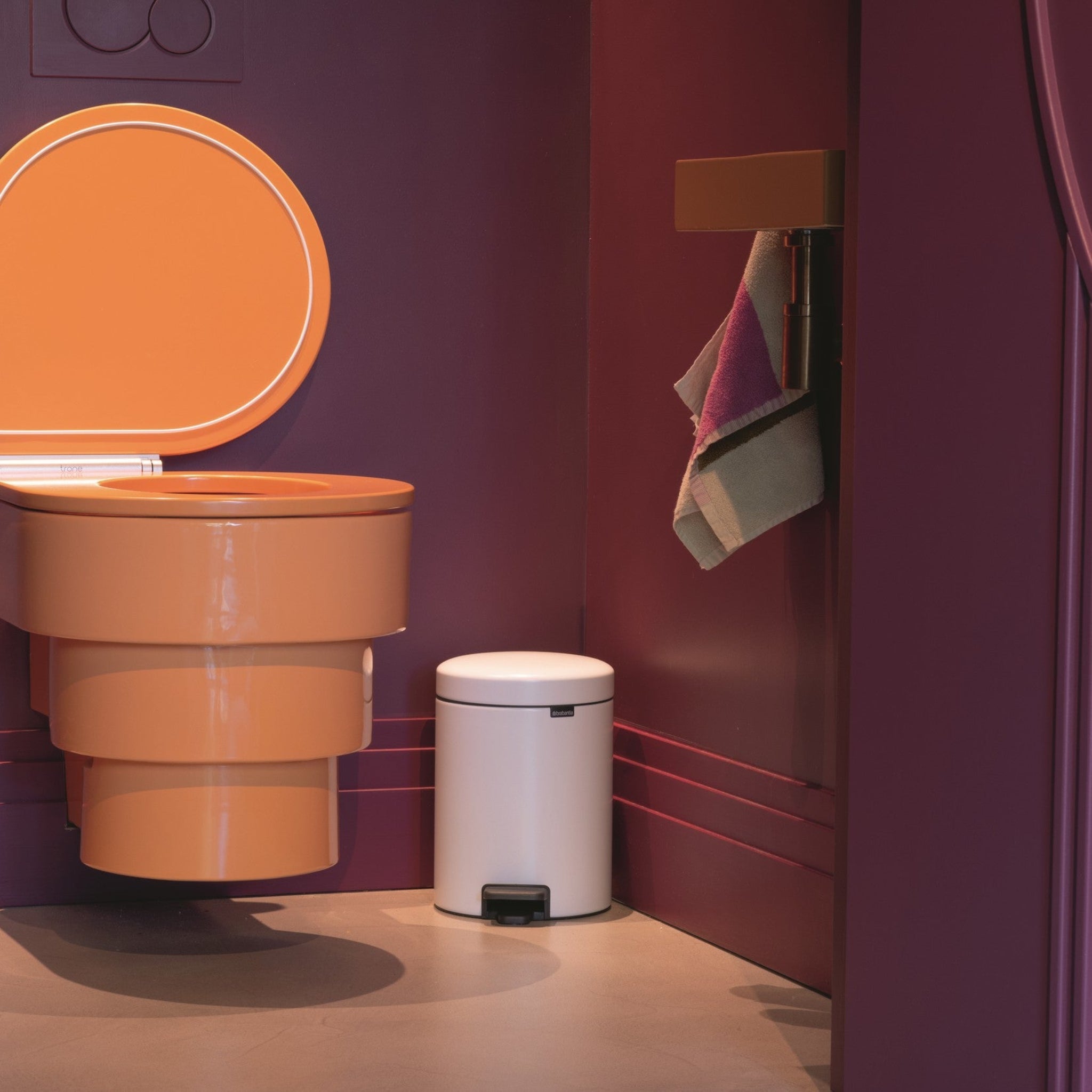 NewIcon Pedal Bin White 5L Sterling Home 2