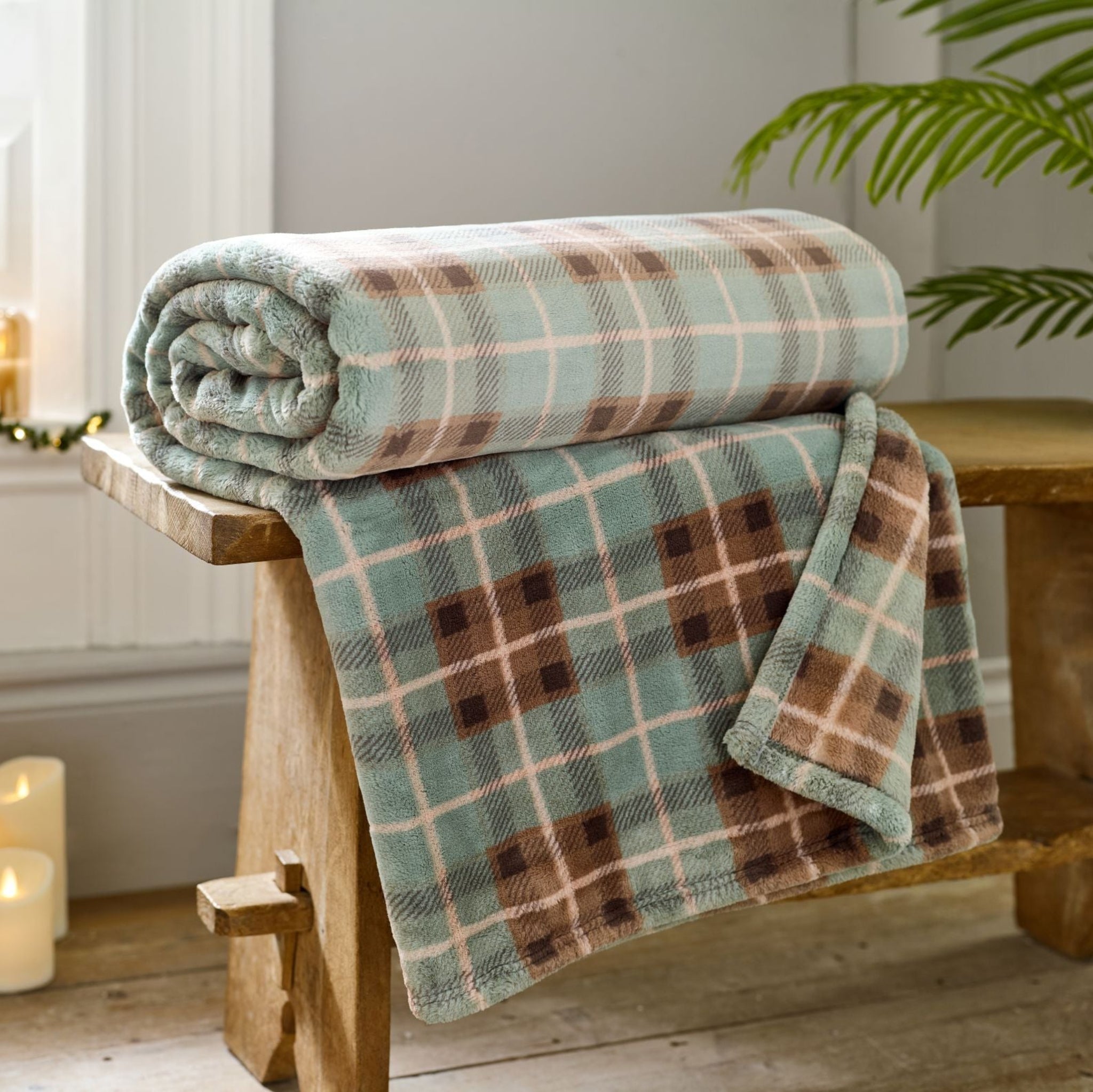 The Lyndon Company Highland Fell Check Throw Green - TLC Highland Fell Check Throw Green 140x180CM Sterling Home 1