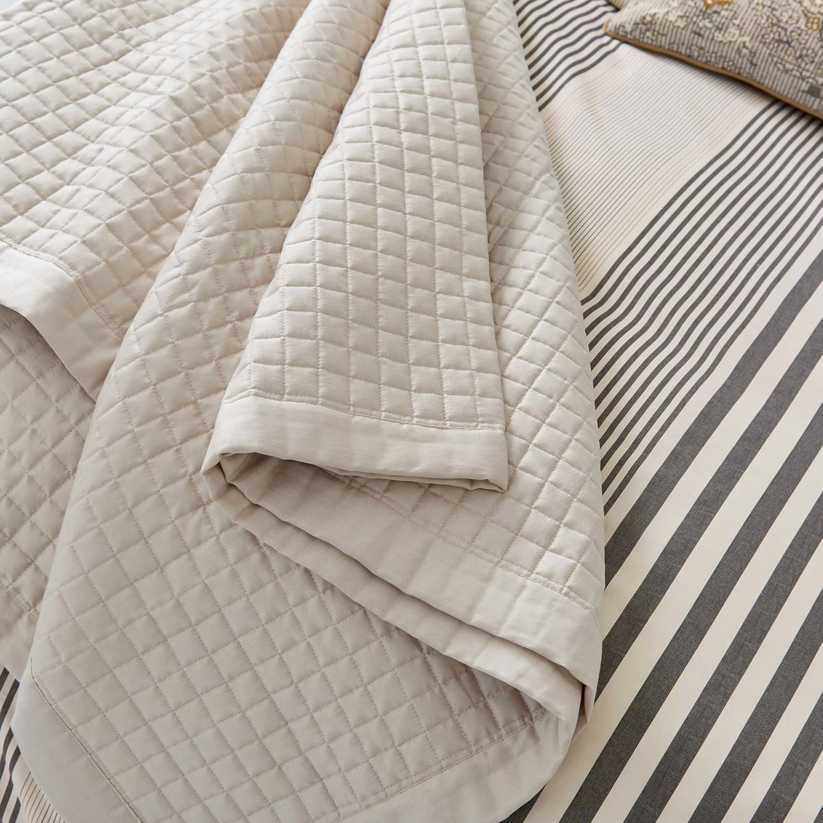 Bedeck Of Belfast Alba Maira Quilted Throw - Alba/Maira Quilted Throw 250X230CM Sterling Home 1