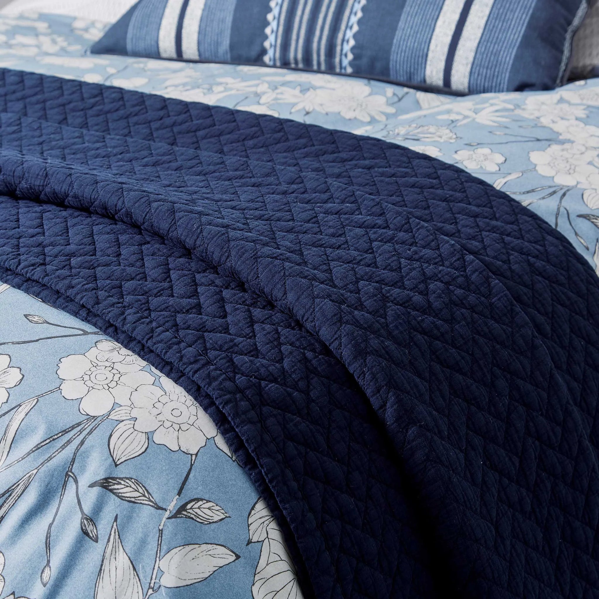 Bedeck Of Belfast Kayah Liyana Quilted Throw - Kayah/Liyana Quilted Throw 250X230CM Sterling Home 2