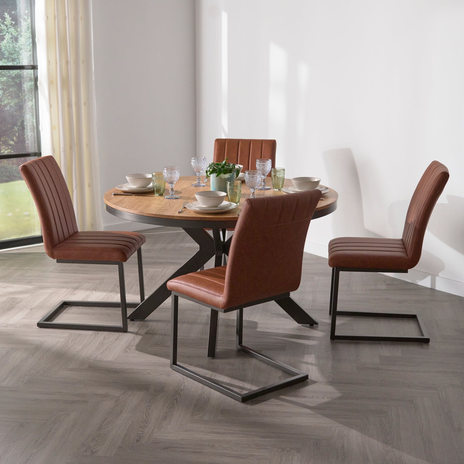 Bourton Round Dining Table & 4 Retro Stitch Chairs Set Sterling Home 2