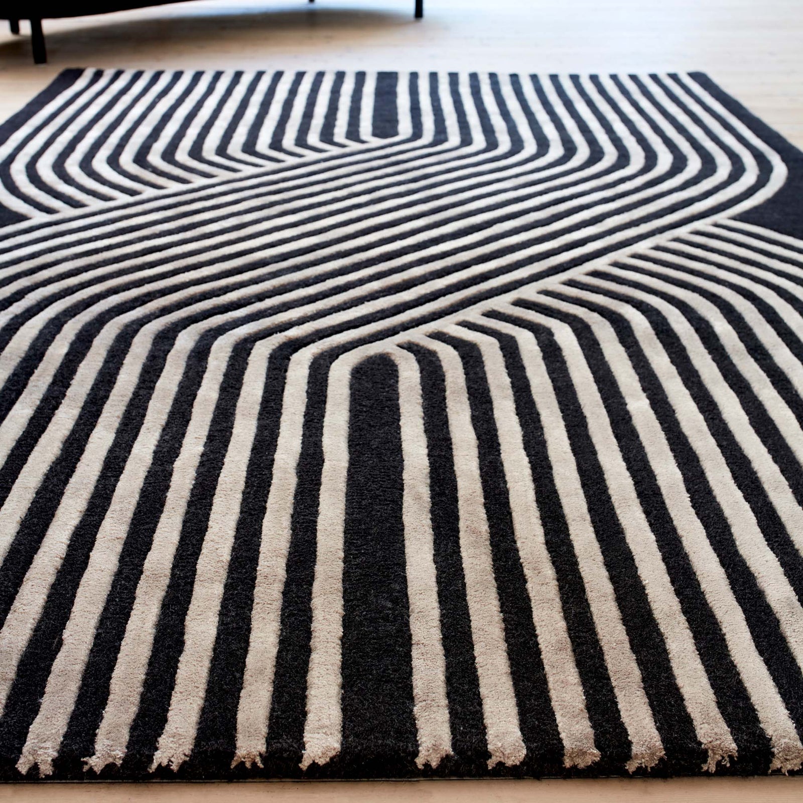 Maddox Solstice Gunmetal Rug - 98 Solstice Gunmetal - 120cm x 170cm Sterling Home 2