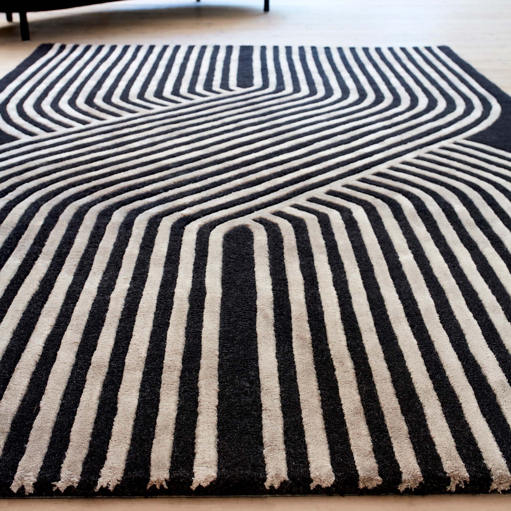 Maddox Solstice Gunmetal Rug - 98 Solstice Gunmetal - 200cm x 300cm Sterling Home 2