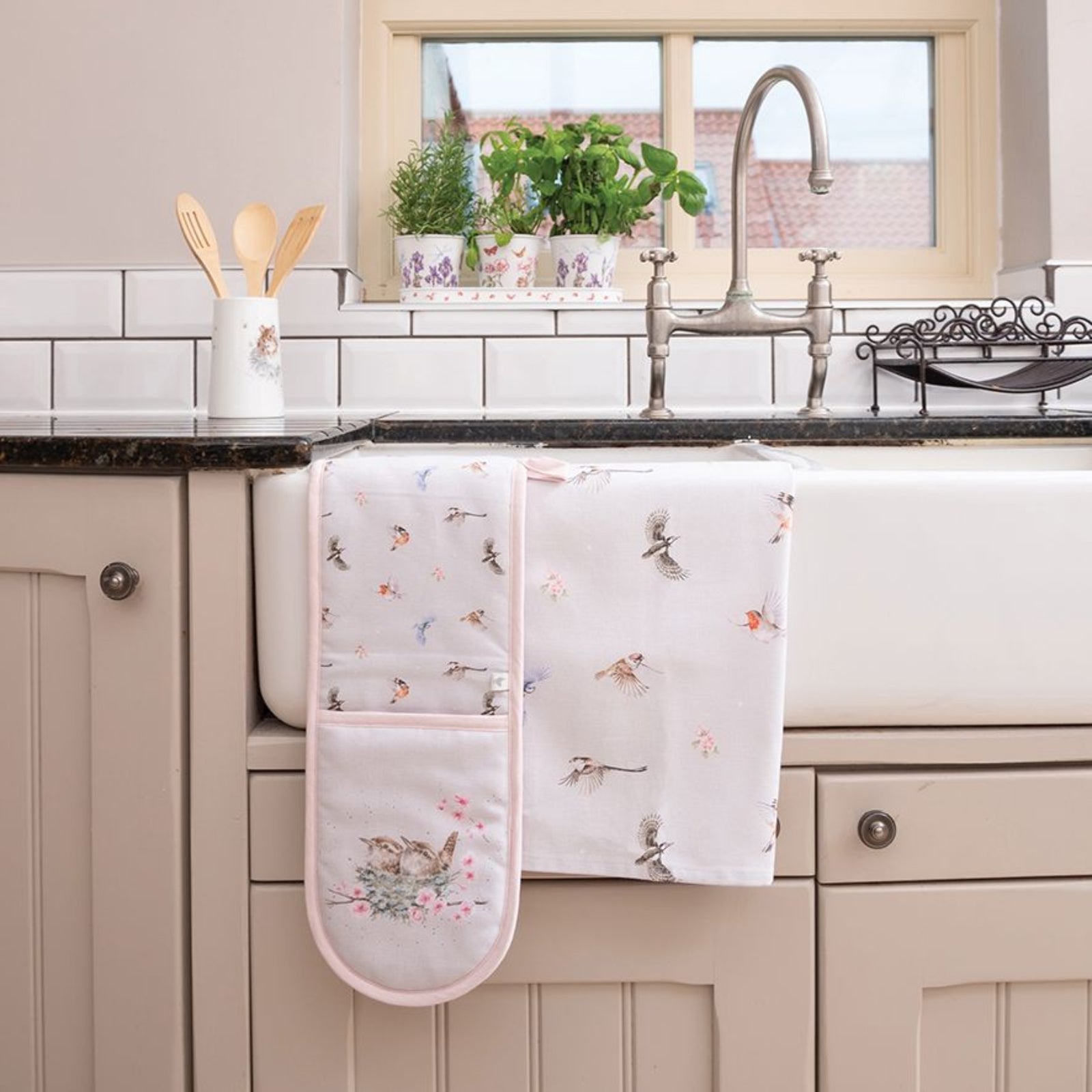 Wrendale Feathered Friends Double Oven Glove - Feathered Friends Double Oven Glove (Wren) Sterling Home 1