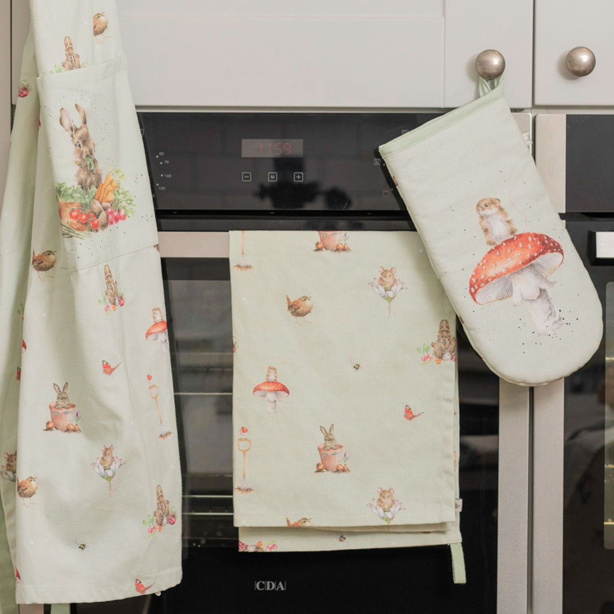 Wrendale Garden Friends Single Oven Glove - Garden Friends Single Oven Glove Sterling Home 1