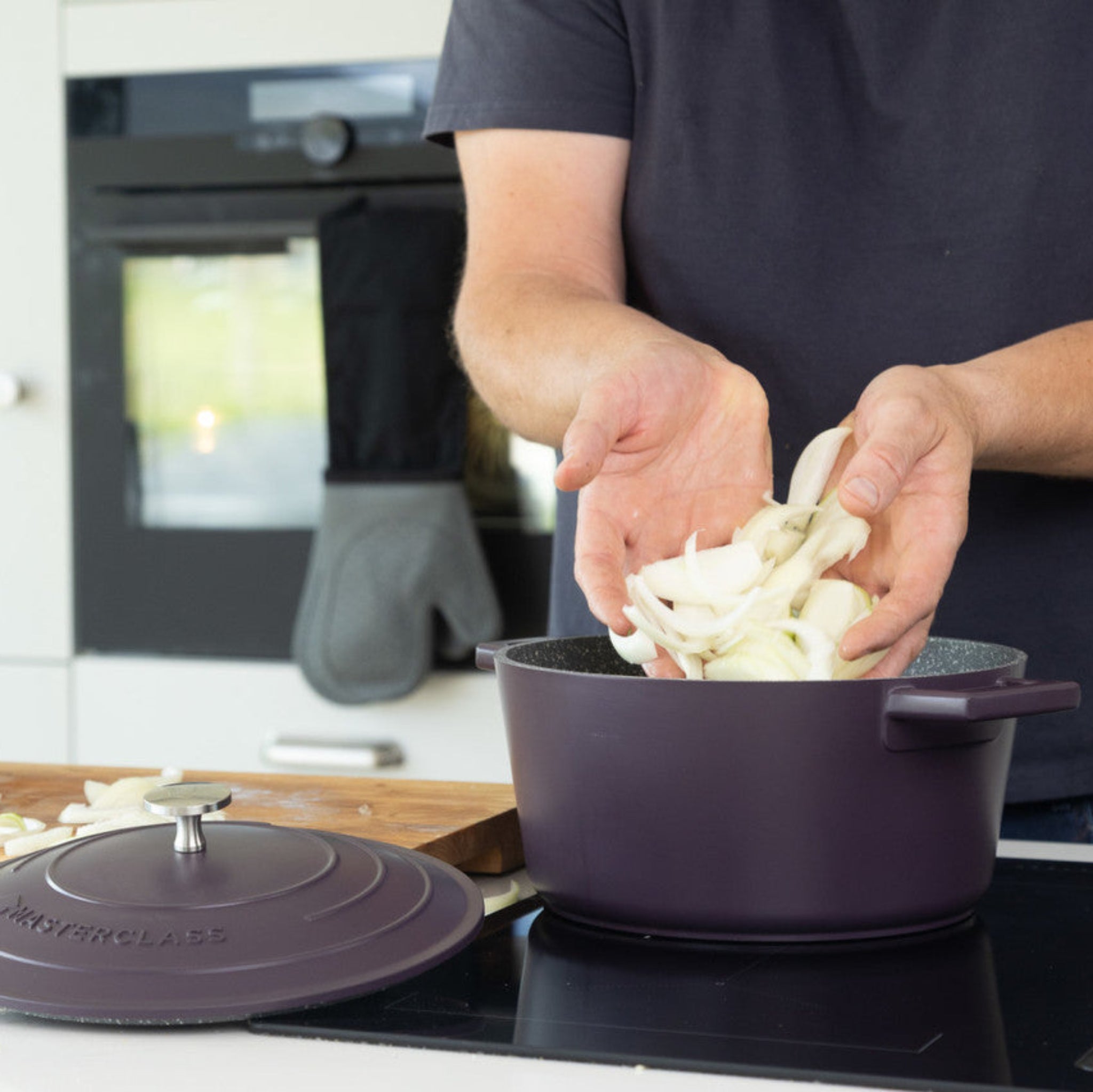 MasterClass Purple Cast Aluminium Large Casserole Dish - MC Cast Alu 4L Casserole Purple Sterling Home 3