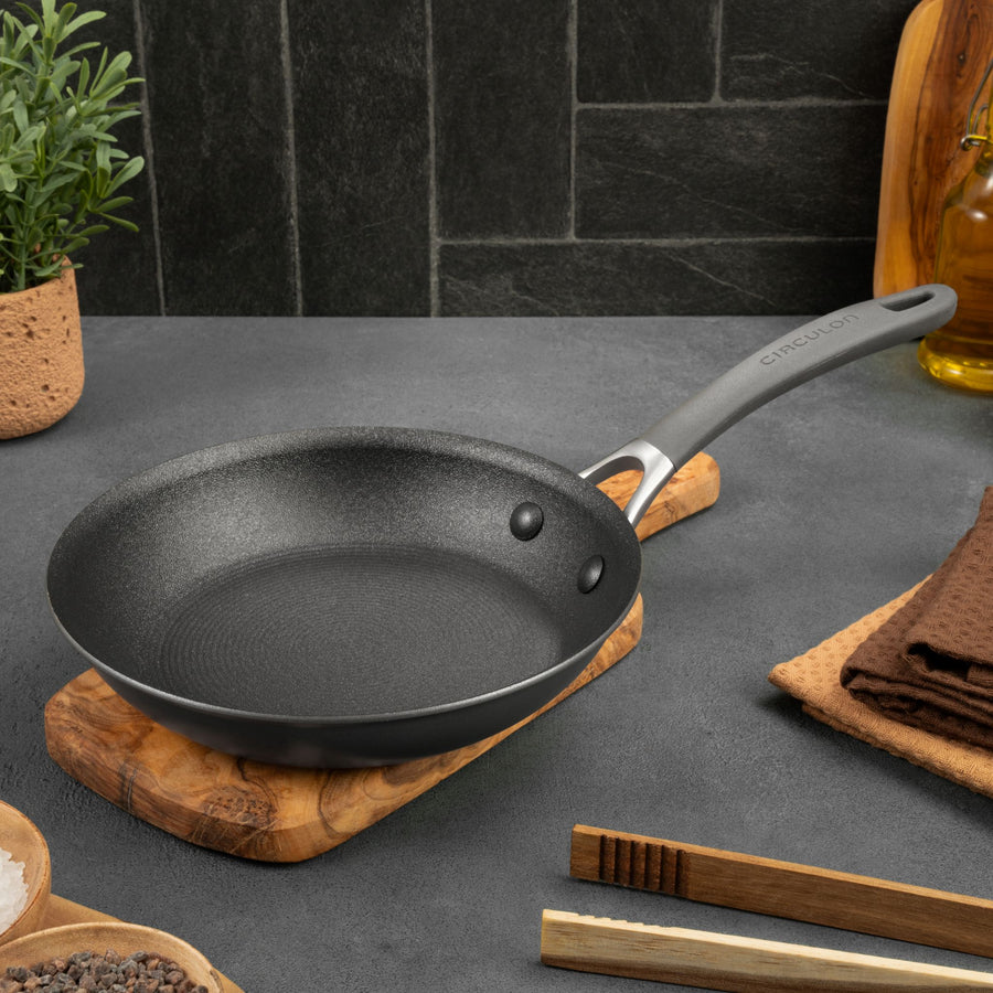 Circulon S Defense Skillet 21.5CM Sterling Home 1