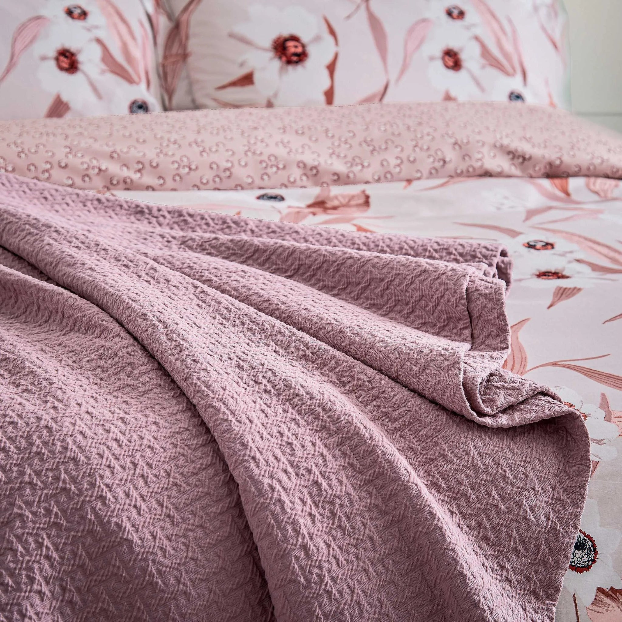 Ted Baker Cabana/Inky Bloom Button Throw - Cabana/Inky Bloom Throw 260X250CM Sterling Home 3